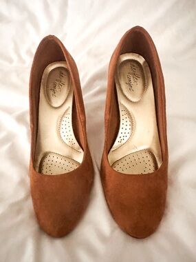 dexflex comfort Women's Suede Pumps in Rust